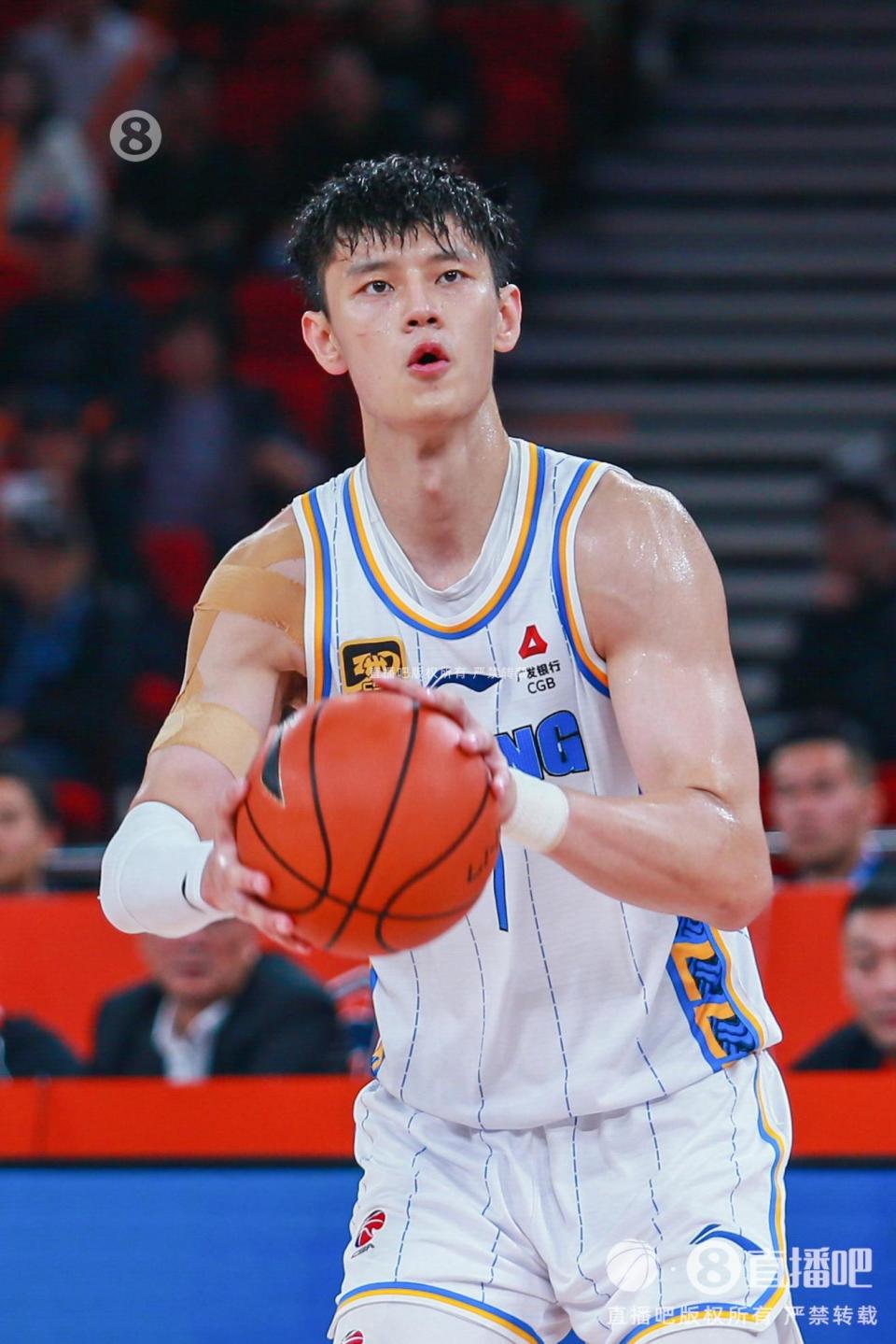 名记Mic, 个双向, Scott