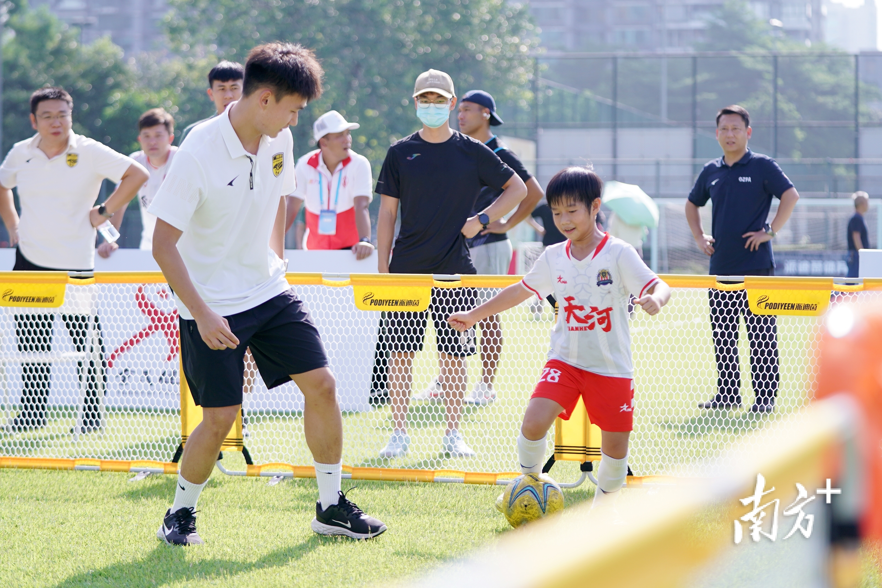 src, 节暨消费季, 许仪 src, 节暨消费季, 许仪