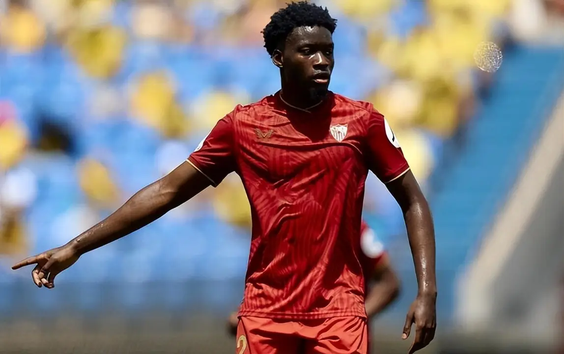 防守压力, 腰成香饽饽, 同时